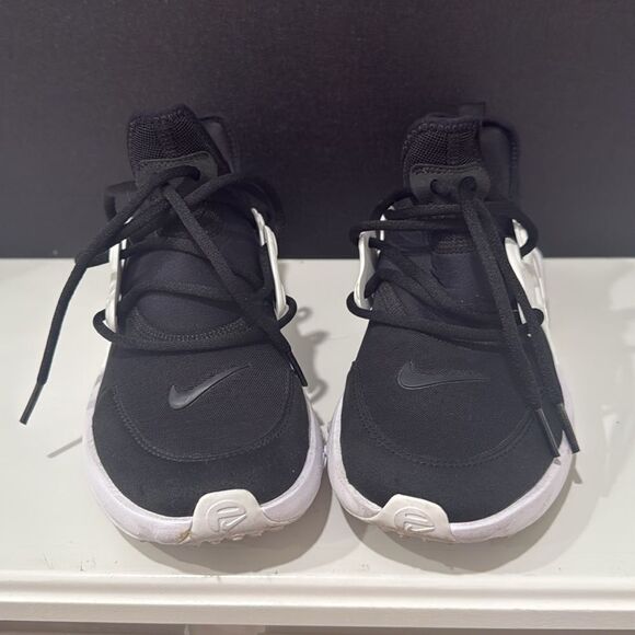 Kids Nike React Presto Sneakers - Picture 2 of 5